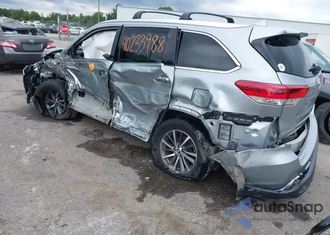 2018 Toyota Highlander Xle из США, поврежденный, VIN 5TDJZRFH0JS529197